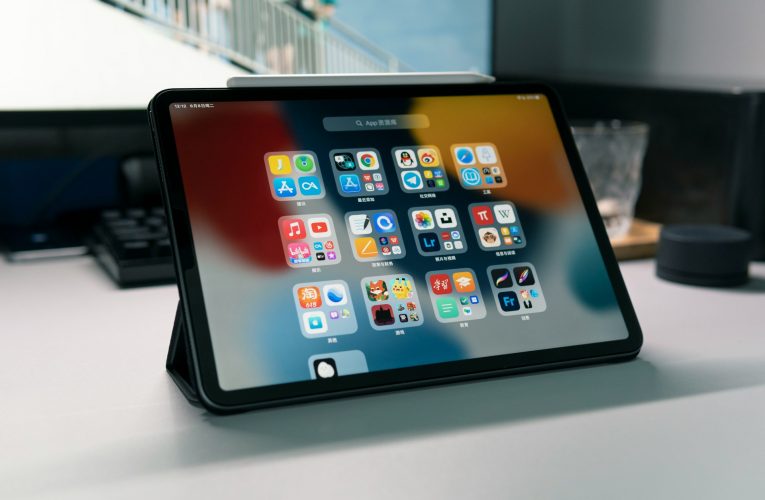 Apple’s 2026 Tablet Roadmap: OLED Expansion and Professional Software Shifts